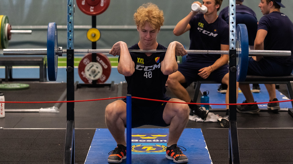 Hockey30 La RUMEUR GROSSIT...Kent Hughes va transiger ses choix...