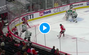 Alex DeBrincat met Cole Caufield dans sa petite poche...