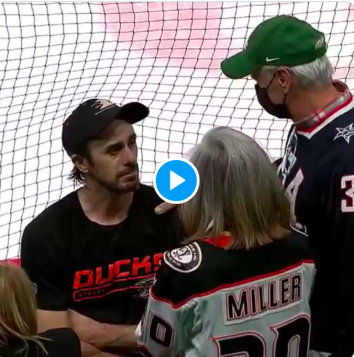 Ryan Miller en LARMES...avec ses parents..