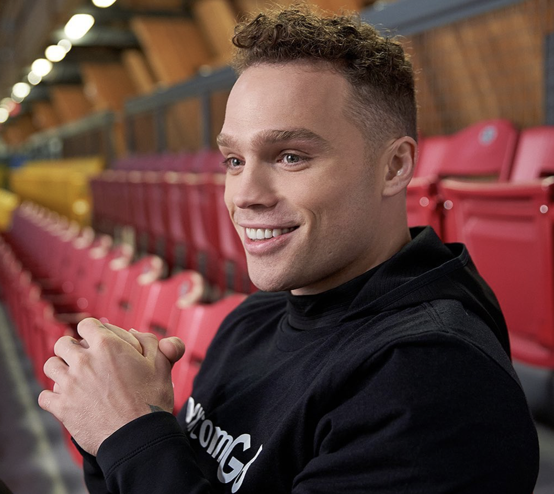 WOW...Au tour de Max Domi de sauter dans le tas...