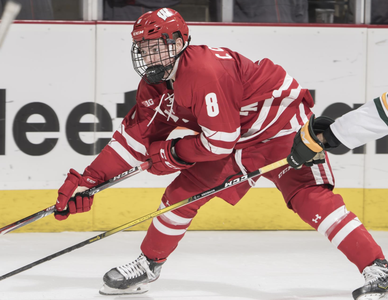 Hockey30 | Cole Caufield fait son entrée pour le Hobey ...