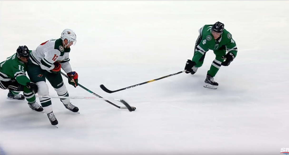 Hockey30 Vidéo Se Blesser En Rentrant Dans Le DerriÈre De Staal