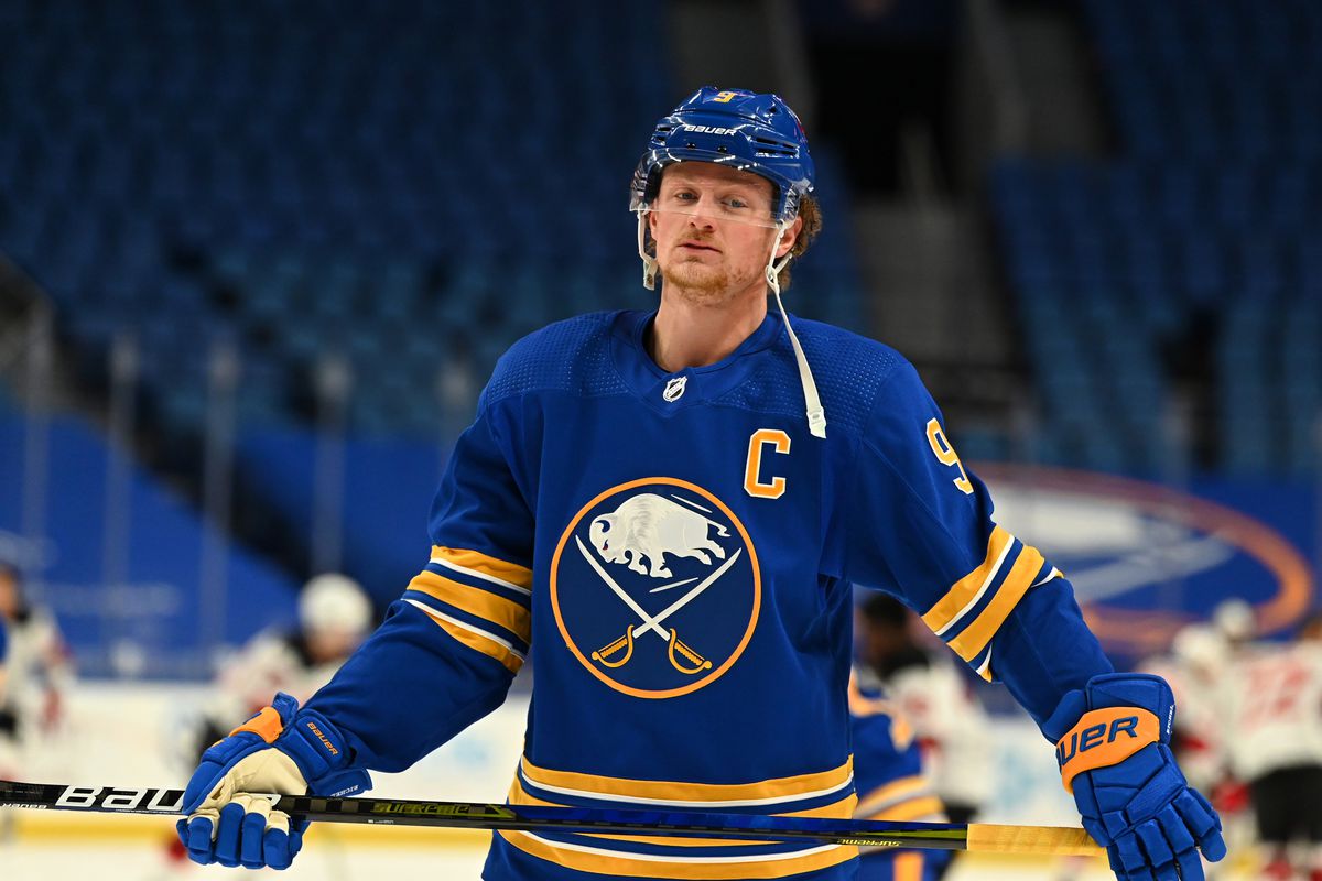 Craig Button lui, envoie Jack Eichel...