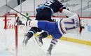 Mark Scheifele continue de NARGUER Jake Evans...