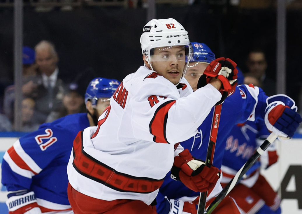 Hockey30 MARC BERGEVIN avait tenté d'échanger Kotkaniemi pour...