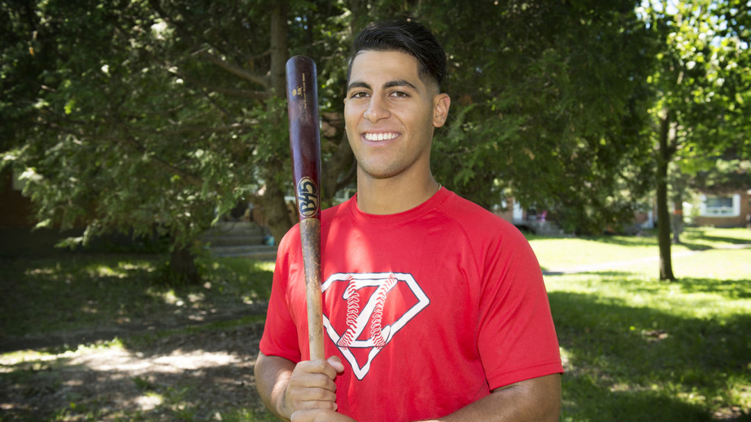 Hockey30 Le Prodige Quebecois Abraham Toro Rappele Dans La Mlb